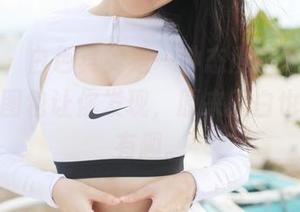 美媛馆 – 白色其实是一种态度，叶籽亿的无圣光图包让你发现，原来黑白也能那么有趣。