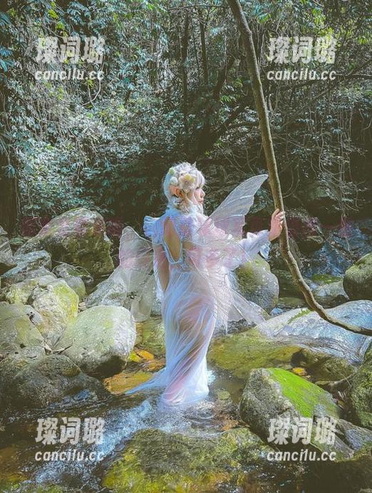 邻家老婆来啦，自闭颜球球写真集值得一看的理由，可多了！