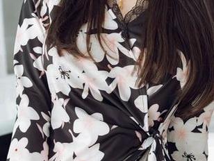 花漾show – 尤妮丝egg，一位撩人的厨娘：精选写真集，切菜也能很有戏。