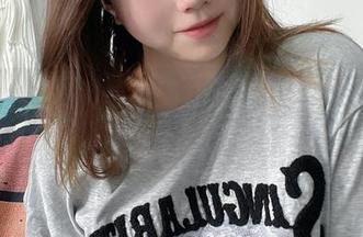 微密圈 – 私拍里的葱油饼er：制服送外卖的奇幻之旅
