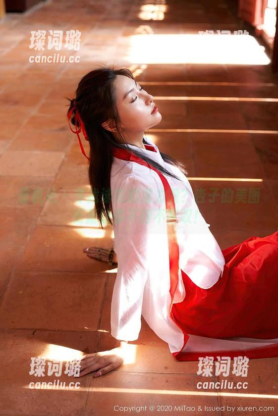 蜜桃社-杏子 蜜桃社 - 寻找泳衣的潜力股?杏子的美图更新让你不得不赞叹!