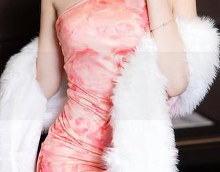 语画界 – 在线！金纯一的新不败战袍：原图中的粉色云朵