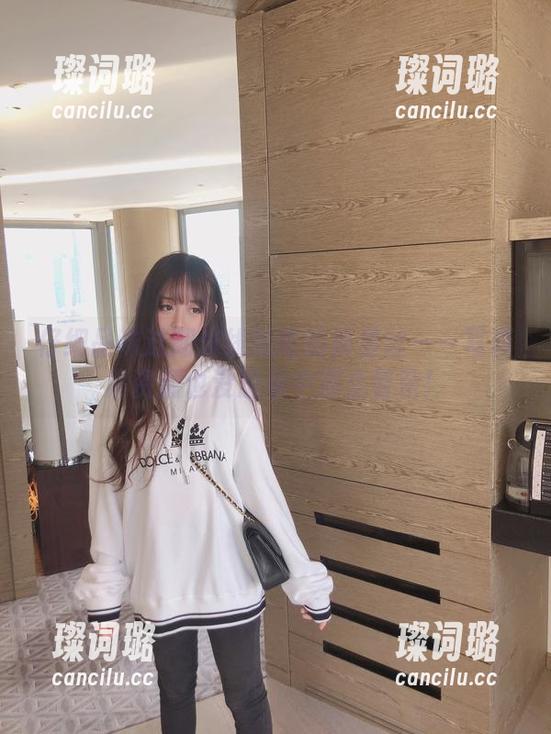 过期米线线喵 仔细品味过期米线线喵的裤里丝——写真集资源也没想象中那么复杂!