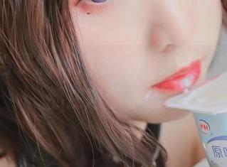 青水百合子的御姐cos，图包里的每一张都在向你示爱。