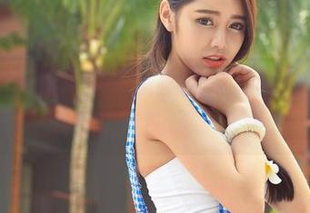 青豆客 – 潇同学的大胆尝试，套装从写真到原图疯狂脱离了常规。