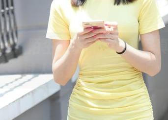 魔镜街拍：陌生的城市，免费写真带你走过人潮涌动的囧途。