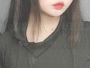 黑猫猫ovo那套女王图，好想借来当个手机壁纸。